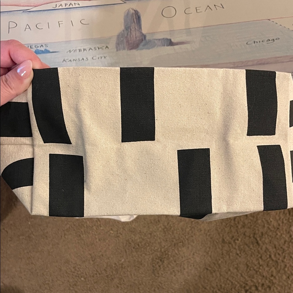 New York Print Tote Bag - Black and Cream - Picture 5 of 5